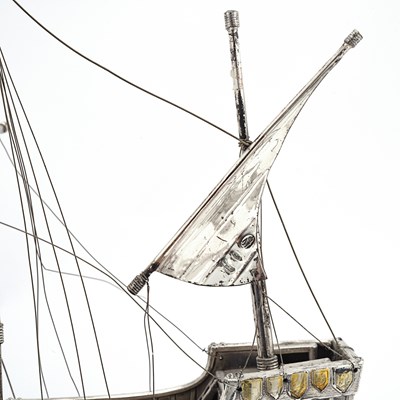 Lot 40 - Silver model of the ship "Santa Maria 1492" 925 Italian silver mounted on a wooden base