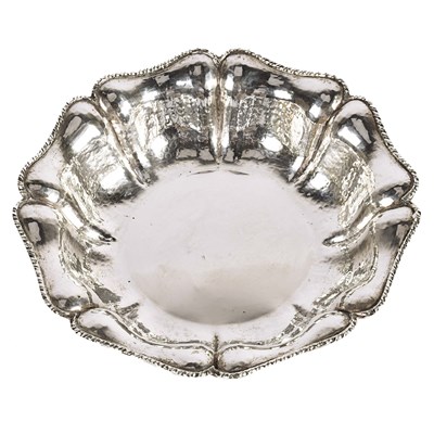Lot 9 - A 20th century Turkish silver bowl. Marked (800).