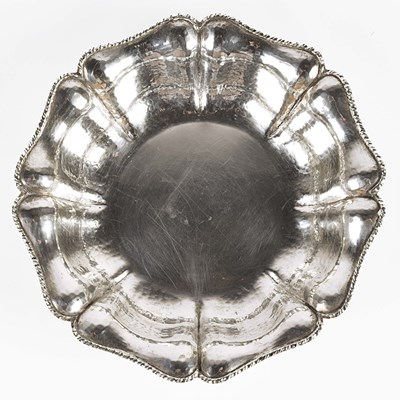 Lot 9 - A 20th century Turkish silver bowl. Marked (800).