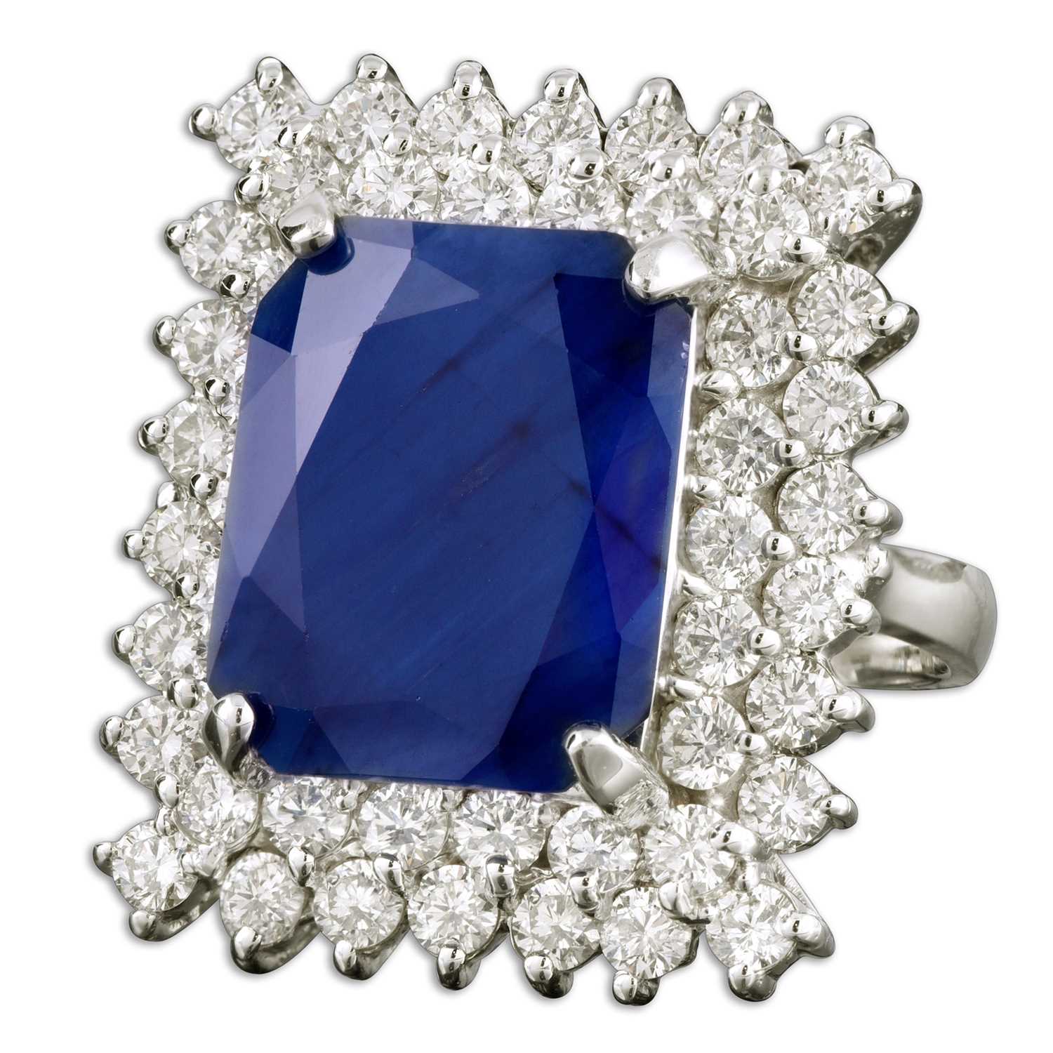 Lot 12 - A 14k gold ring with diamond (48RD total...