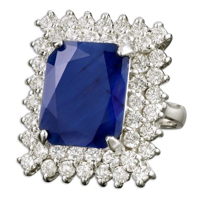 Lot 12 - A 14k gold ring with diamond (48RD total...