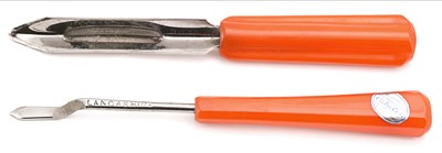 Bakelite handled kitchen utensils including a Peeler and Carver