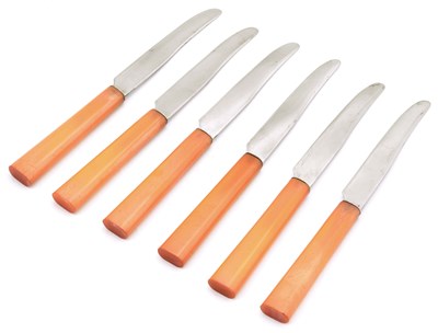 Six Bakelite handled knives
