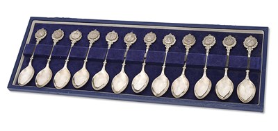 Set of 12 boxed British sterling silver (London 1972/73) spoons