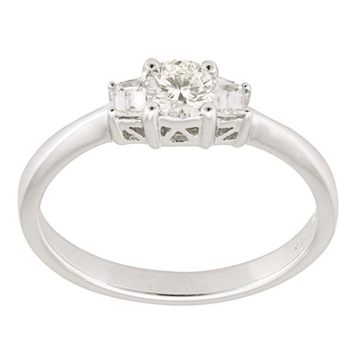 Diamond ring set with a brilliant-cut diamond