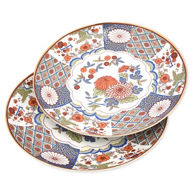An early 20th century pair of porcelain plates.